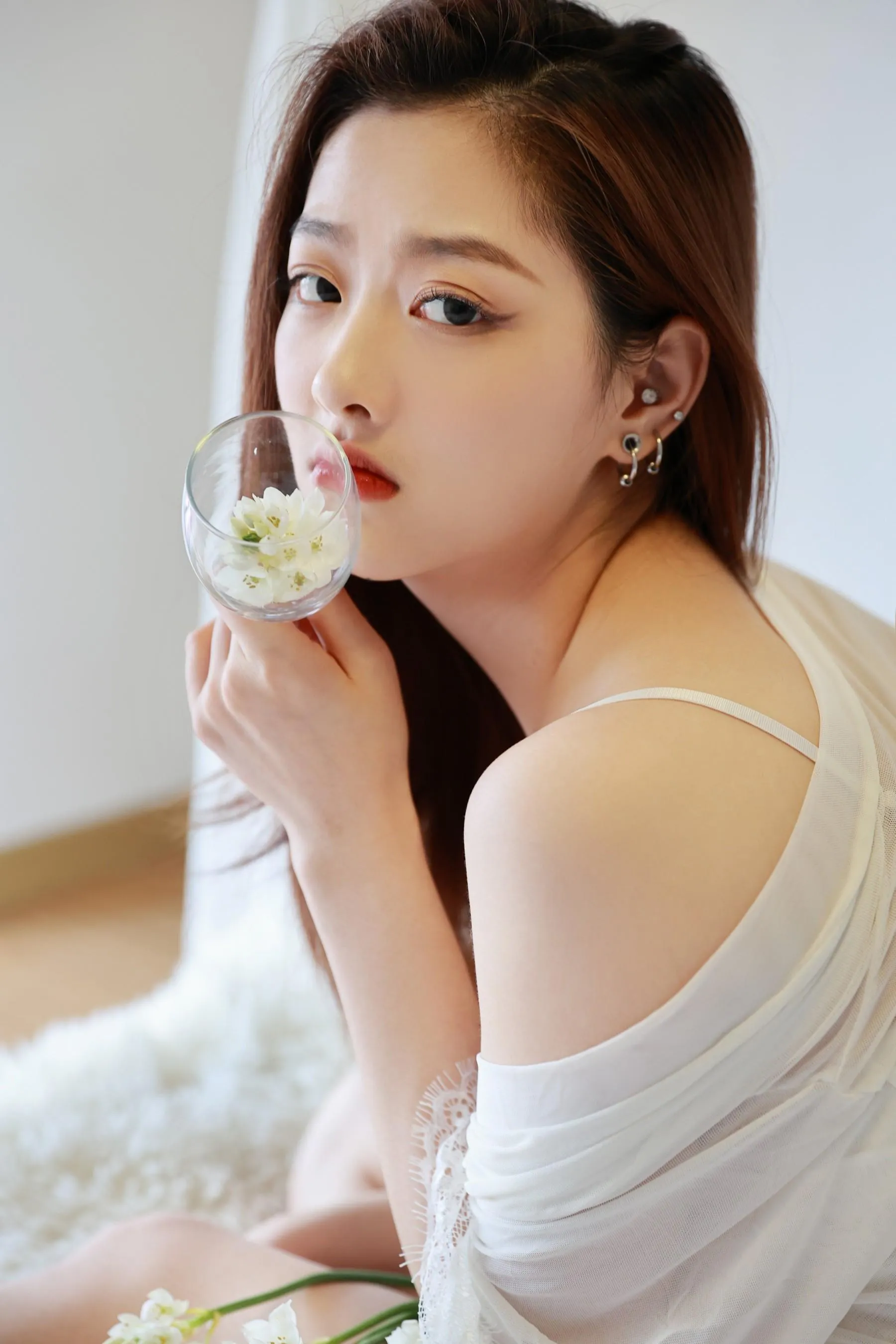 [艺图语] 2022.07.01 瞬间的温柔 持枪萝莉 [27P]插图6